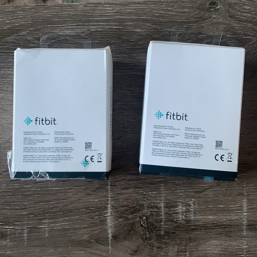 LMT: Fitbit Versa 2 Straps, Bumpers and Chargers (watch is not included). - Picture 6 of 16